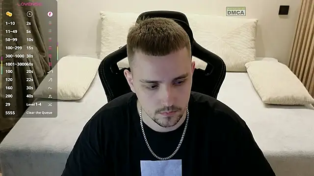 Larstar01 online show from April 2026 09:42:01 PM