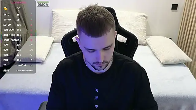 Larstar01 online show from April 2026 08:09:02 PM