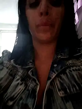 Snapshot of tiffani__love chatting on November 2025 09:06:01 PM tiffani love online show from November 2025 09:06:01 PM