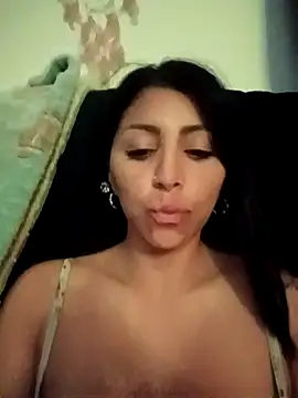 Snapshot of tiffani__love chatting on December 2025 09:03:01 AM tiffani love online show from December 2025 09:03:01 AM