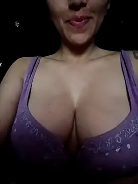 Snapshot of tiffani__love chatting on February 2026 09:32:02 AM tiffani love online show from February 2026 09:32:02 AM