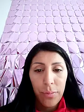 Snapshot of tiffani__love chatting on April 2026 04:48:01 PM tiffani love online show from April 2026 04:48:01 PM