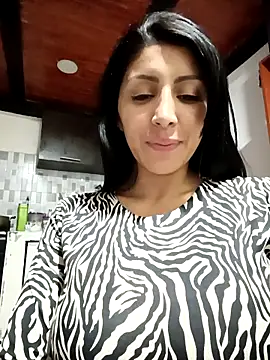 Snapshot of tiffani__love chatting on April 2026 04:24:01 PM tiffani love online show from April 2026 04:24:01 PM
