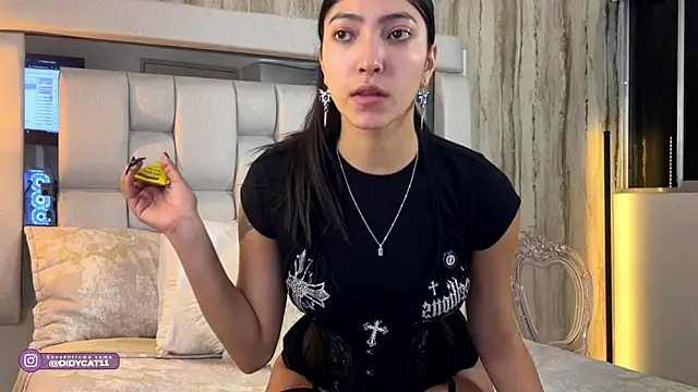 MarianaBranzz online show from July 2026 02:17:02 AM