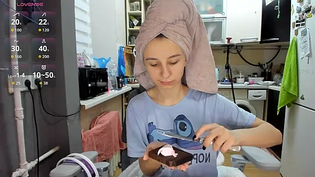 Snapshot of _Nika_Kik chatting on February 2026 04:37:02 PM Nika Kik online show from February 2026 04:37:02 PM