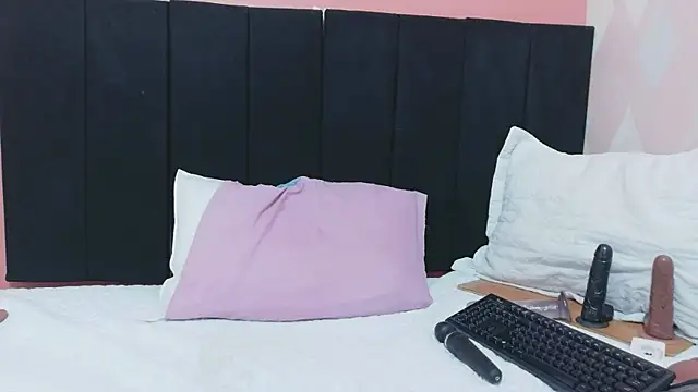 Snapshot of kinkyhousewifee chatting on May 2026 07:45:02 PM kinkyhousewifee online show from May 2026 07:45:02 PM