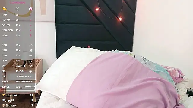kinkyhousewifee online show from June 2026 06:52:02 AM