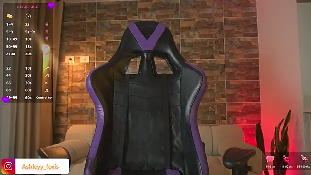 Snapshot of Ashleey_Fox chatting on January 2026 12:59:02 AM Ashleey Fox online show from January 2026 12:59:02 AM