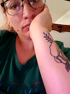 Snapshot of rusher27 chatting on December 2025 04:16:01 PM rusher27 online show from December 2025 04:16:01 PM