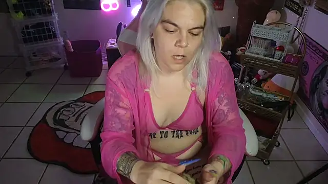 Snapshot of CherryBombBomb chatting on January 2025 06:56:01 AM CherryBombBomb online show from January 2025 06:56:01 AM