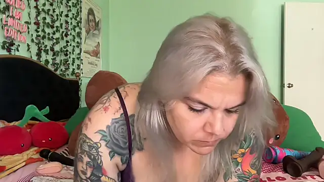 CherryBombBomb online show from June 2026 10:21:02 PM