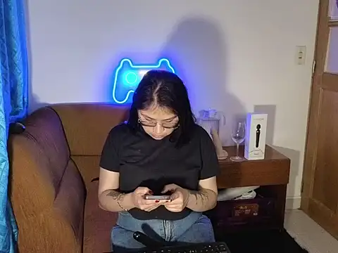 Snapshot of Caroll_Luna chatting on December 2024 01:25:01 AM Caroll Luna online show from December 2024 01:25:01 AM