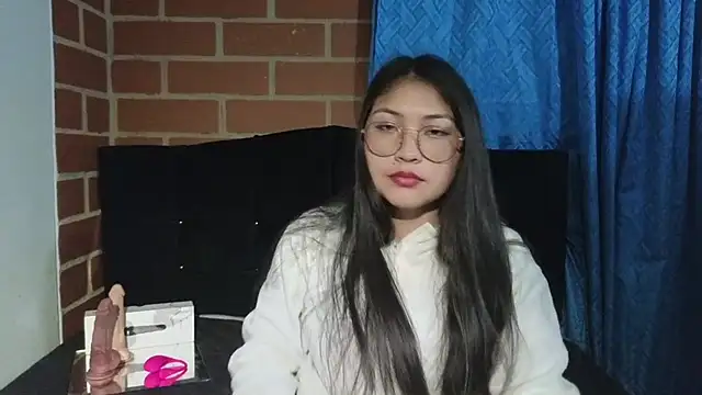 Snapshot of Caroll_Luna chatting on March 2025 11:53:02 PM Caroll Luna online show from March 2025 11:53:02 PM