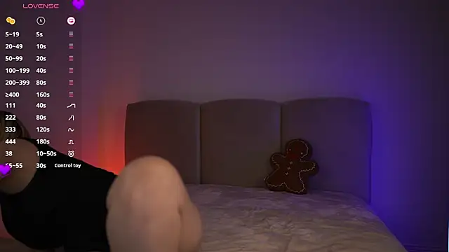 Snapshot of emilymoore__ chatting on December 2025 11:17:01 AM emilymoore online show from December 2025 11:17:01 AM