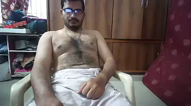 Snapshot of naughtymike0007 chatting on January 2025 01:33:01 AM naughtymike0007 online show from January 2025 01:33:01 AM