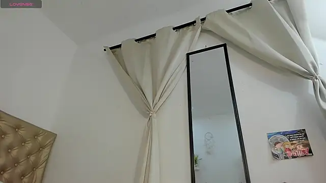 Alessiiaa  online show from November 2025 01:43:01 PM