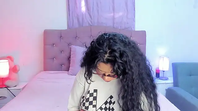 Latinabombsheell online show from February 2026 08:16:01 PM