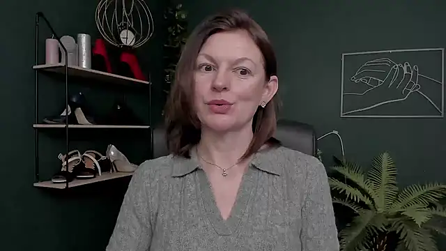 Snapshot of VivianWILD chatting on November 2025 06:57:02 AM VivianWILD online show from November 2025 06:57:02 AM