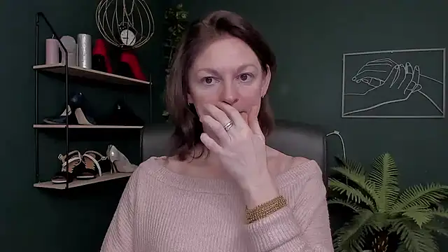 Snapshot of VivianWILD chatting on November 2025 06:46:01 AM VivianWILD online show from November 2025 06:46:01 AM