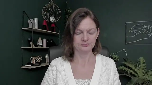 Snapshot of VivianWILD chatting on November 2025 07:10:01 AM VivianWILD online show from November 2025 07:10:01 AM