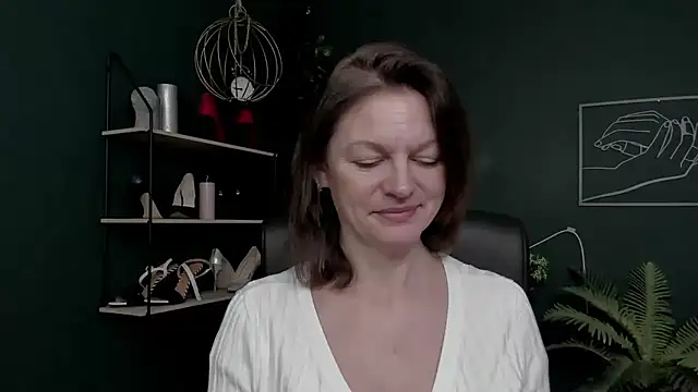 Snapshot of VivianWILD chatting on December 2025 06:44:02 AM VivianWILD online show from December 2025 06:44:02 AM