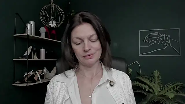 Snapshot of VivianWILD chatting on December 2025 08:31:01 AM VivianWILD online show from December 2025 08:31:01 AM