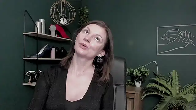 Snapshot of VivianWILD chatting on February 2026 07:01:01 AM VivianWILD online show from February 2026 07:01:01 AM