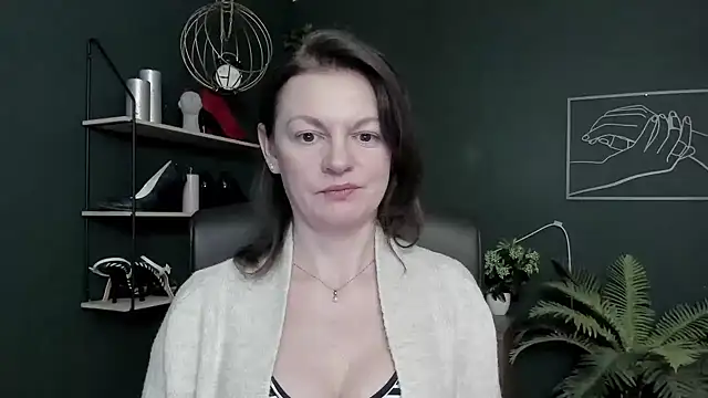 Snapshot of VivianWILD chatting on February 2026 07:01:01 AM VivianWILD online show from February 2026 07:01:01 AM