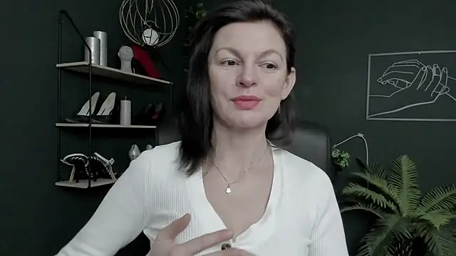 Snapshot of VivianWILD chatting on February 2026 07:40:01 AM VivianWILD online show from February 2026 07:40:01 AM