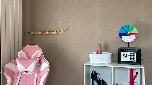 lucie mehott online show from November 2025 10:14:02 AM