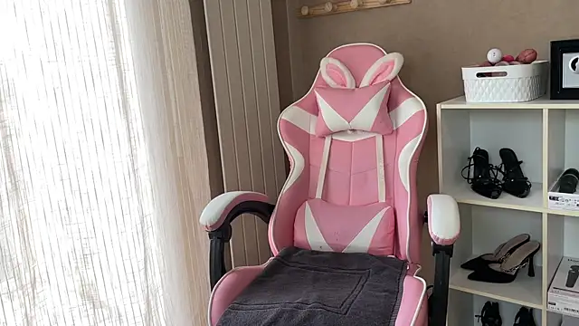 lucie mehott online show from November 2025 09:57:01 AM