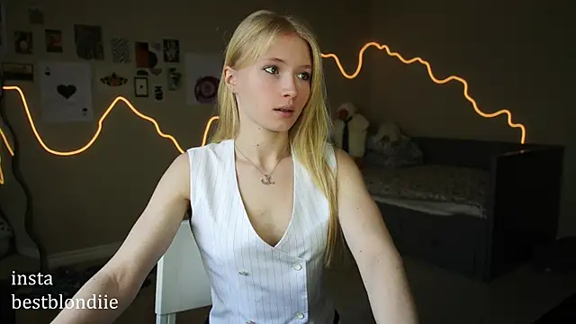 Snapshot of bestblonde chatting on March 2025 05:50:02 PM bestblonde online show from March 2025 05:50:02 PM