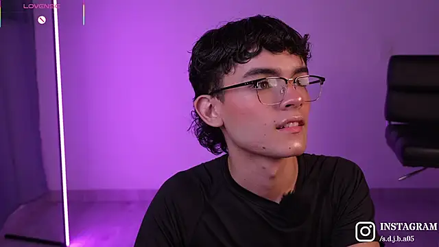 Snapshot of Angelo_018 chatting on March 2026 04:27:01 AM Angelo 018 online show from March 2026 04:27:01 AM