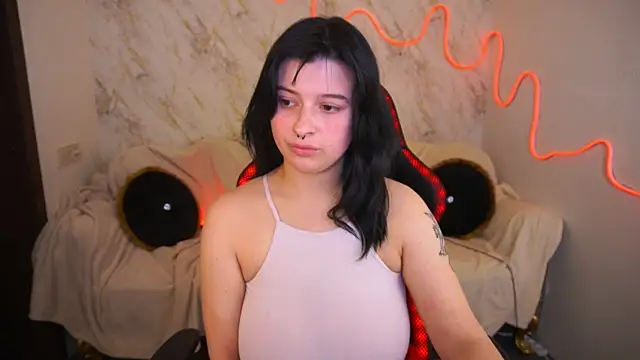 Snapshot of Miki_Kivi chatting on December 2024 07:53:02 PM Miki Kivi online show from December 2024 07:53:02 PM