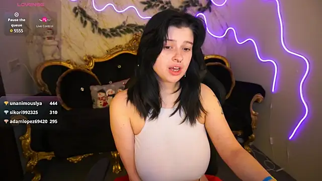 Snapshot of Miki_Kivi chatting on January 2025 04:14:02 AM Miki Kivi online show from January 2025 04:14:02 AM