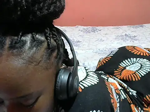 Snapshot of Qurate01 chatting on October 2025 05:33:02 PM Qurate01 online show from October 2025 05:33:02 PM