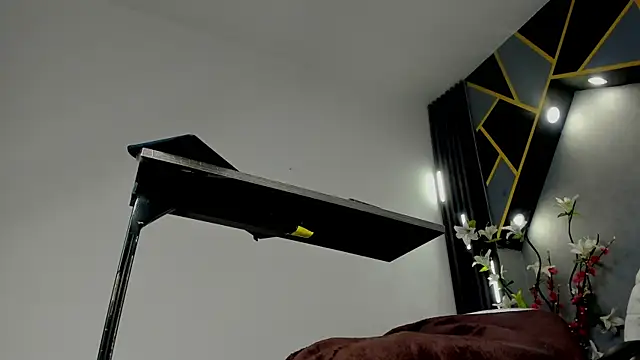 Snapshot of almma_shy chatting on February 2025 06:13:02 PM almma shy online show from February 2025 06:13:02 PM