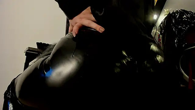 Snapshot of almma_shy chatting on February 2025 08:40:01 PM almma shy online show from February 2025 08:40:01 PM