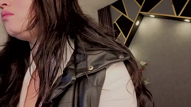 Snapshot of almma_shy chatting on September 2025 01:11:02 PM almma shy online show from September 2025 01:11:02 PM