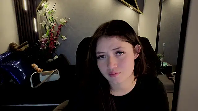 Snapshot of almma_shy chatting on September 2025 01:36:02 PM almma shy online show from September 2025 01:36:02 PM