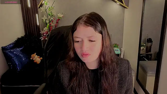 Snapshot of almma_shy chatting on September 2025 02:00:02 PM almma shy online show from September 2025 02:00:02 PM