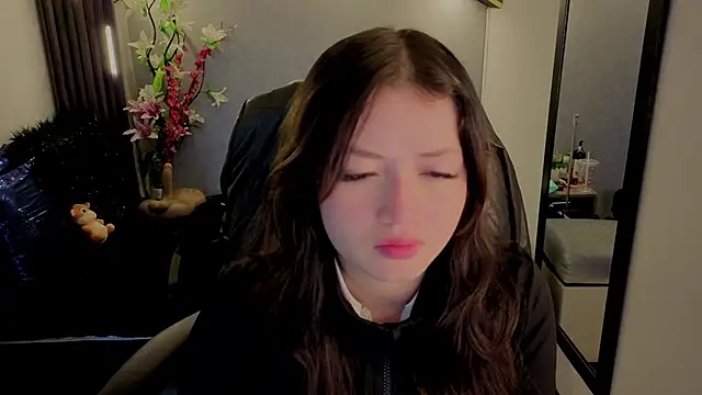 Snapshot of almma_shy chatting on October 2025 01:29:02 PM almma shy online show from October 2025 01:29:02 PM