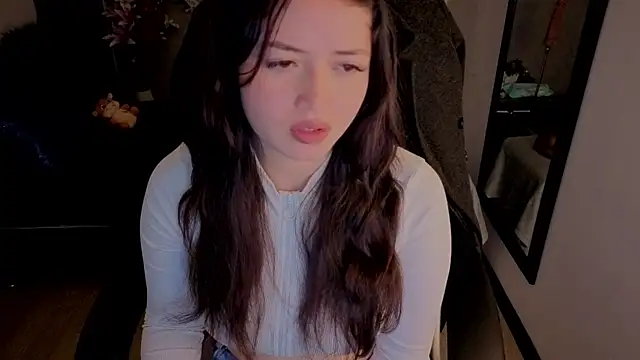 Snapshot of almma_shy chatting on October 2025 01:22:01 PM almma shy online show from October 2025 01:22:01 PM