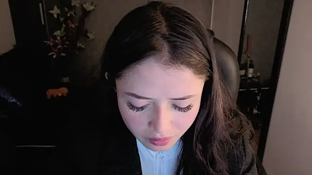 Snapshot of almma_shy chatting on October 2025 02:40:02 PM almma shy online show from October 2025 02:40:02 PM