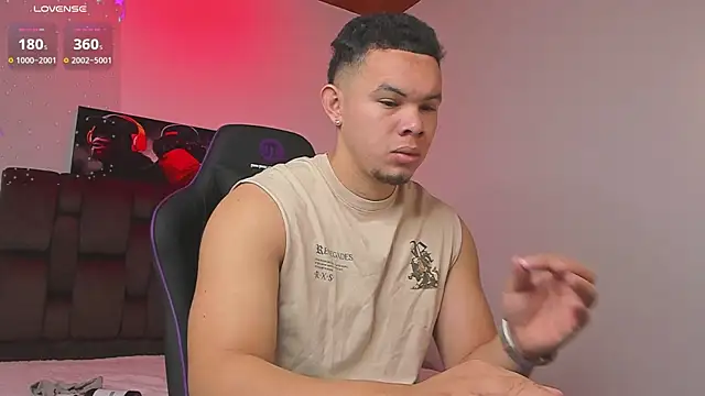 Snapshot of jhotta_fox chatting on January 2025 07:04:01 AM jhotta fox online show from January 2025 07:04:01 AM