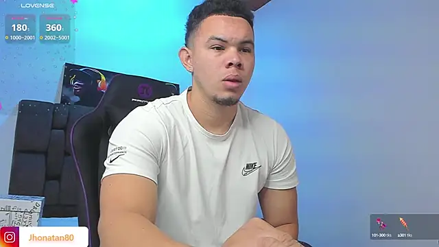 Snapshot of jhotta_fox chatting on January 2025 07:03:01 AM jhotta fox online show from January 2025 07:03:01 AM