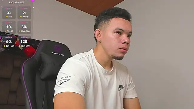 Snapshot of jhotta_fox chatting on March 2025 10:09:01 AM jhotta fox online show from March 2025 10:09:01 AM