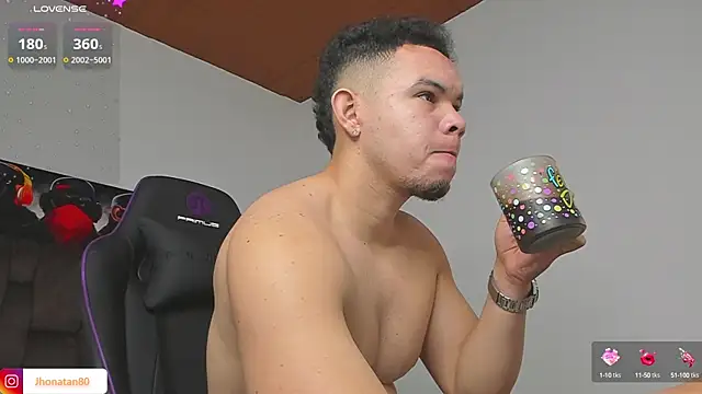 Snapshot of jhotta_fox chatting on March 2025 07:11:01 AM jhotta fox online show from March 2025 07:11:01 AM