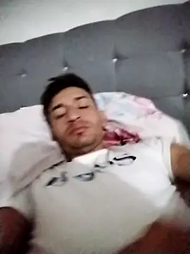 Yesiell online show from November 2025 10:10:02 PM