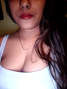 Snapshot of sexyindi_couple chatting on December 2024 02:10:02 PM sexyindi couple online show from December 2024 02:10:02 PM